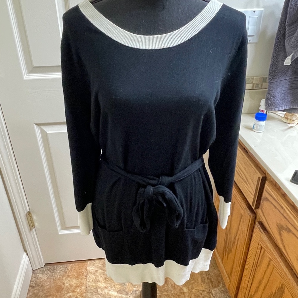 Tie belted black and white blouse